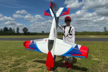 Extremeflight RC 67" Laser Weiss/Blau/Rot/Silber - ARF