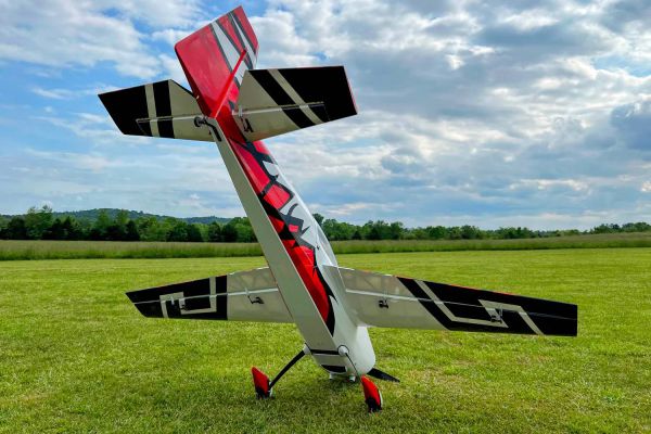 Extremeflight RC 104" Edge 540T Rot Weiss ARF